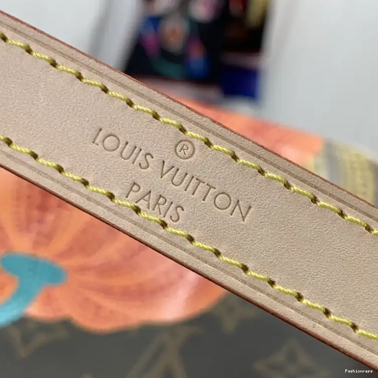 Fashionrepsfam ru LV Bag 2304DJ0026 0811